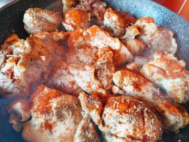 Panvicové morčacie výpečky s omáčkou z čiernych ríbezlí (fotorecept) - obrázok 7