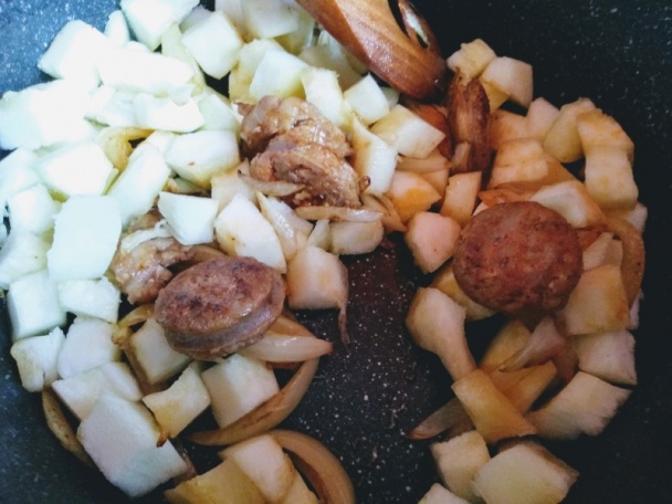 Kyslá cuketová polievka s klobásovými guľkami (fotorecept) - obrázok 4