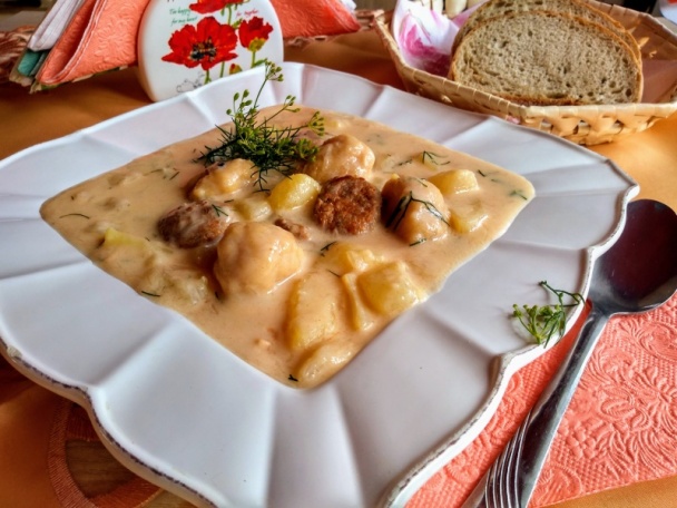 Kyslá cuketová polievka s klobásovými guľkami (fotorecept) - obrázok 12