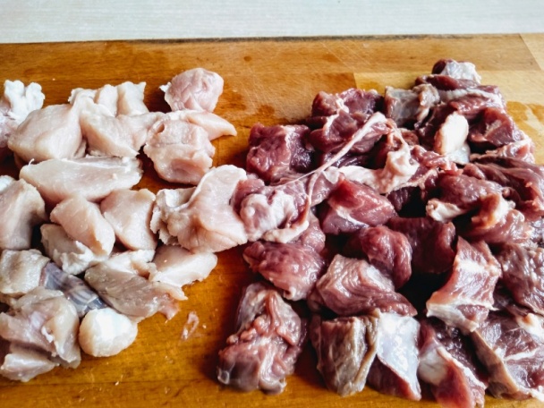 Hovädzí guláš s červenou fazuľou a záhradnou majoránkou (fotorecept) - obrázok 1