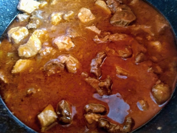 Hovädzí guláš s červenou fazuľou a záhradnou majoránkou (fotorecept) - obrázok 7