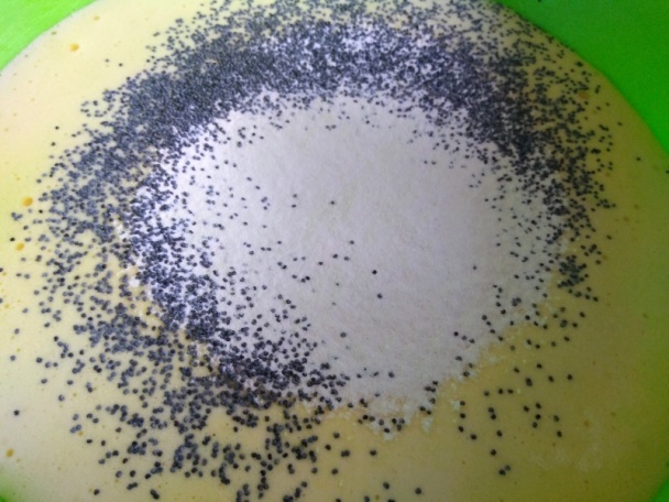 Makovo-slivkové rezy so šľahačkou (fotorecept) - obrázok 2