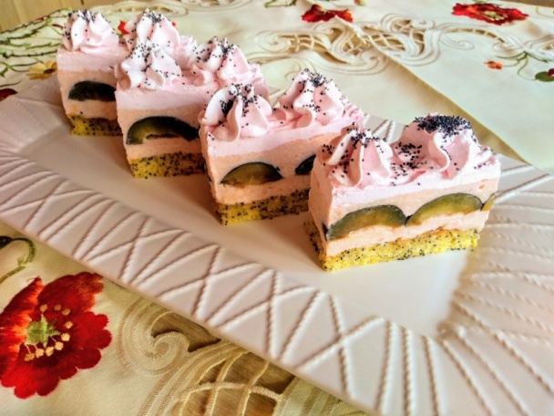 Makovo-slivkové rezy so šľahačkou (fotorecept) - obrázok 14