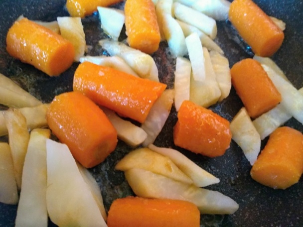 Morčacou pečeňou plnené kuracie stehno so zeleninou (fotorecept) - obrázok 9