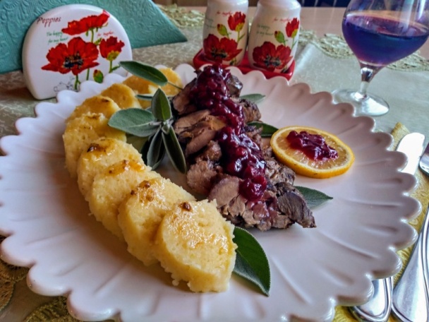 Pečená krkovička z daniela s brusnicou omáčkou (fotorecept) - obrázok 10