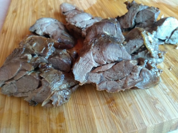 Pečená krkovička z daniela s brusnicou omáčkou (fotorecept) - obrázok 5