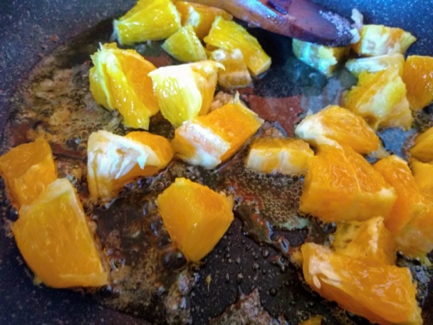 Pečené kačacie stehno s karamelizovaným pomarančom so saturejkou (fotorecept) - obrázok 7