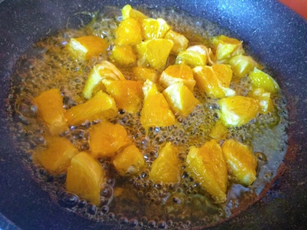 Pečené kačacie stehno s karamelizovaným pomarančom so saturejkou (fotorecept) - obrázok 8