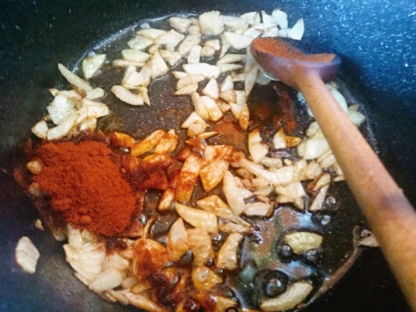 Kurací perkelt s lesnými hríbmi (fotorecept) - obrázok 4