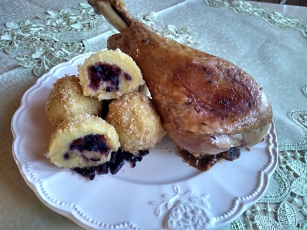 Morčacie stehno na víne s guľkami plnenými červenou kapustou (fotorecept) - obrázok 10