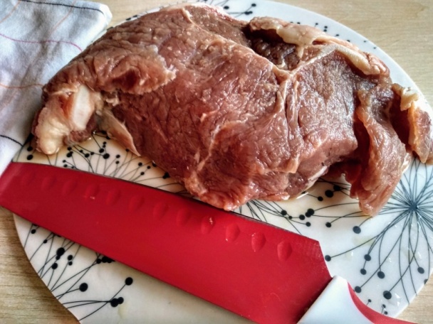 Hovädzí plátok na drienkovom lekvári a bielom víne (fotorecept) - obrázok 1