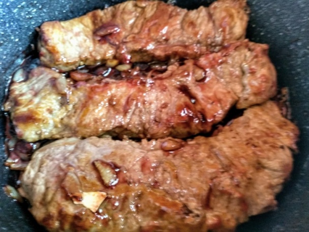 Hovädzí plátok na drienkovom lekvári a bielom víne (fotorecept) - obrázok 6