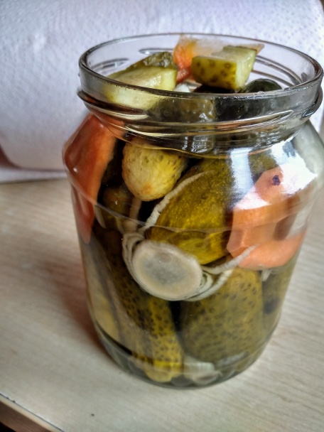 Vyprážané zavárané uhorky s jogurtovo-kôprovým dipom (fotorecept) - obrázok 1