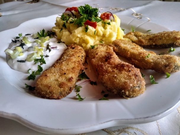 Vyprážané zavárané uhorky s jogurtovo-kôprovým dipom (fotorecept) - obrázok 12