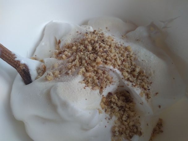 Orechovo-kakaové rezy so žĺtkovým krémom s griotkou (fotorecept) - obrázok 3