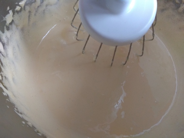 Orechovo-kakaové rezy so žĺtkovým krémom s griotkou (fotorecept) - obrázok 6