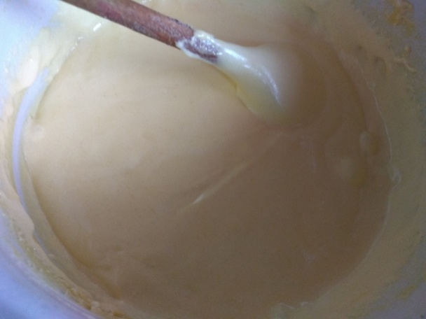 Orechovo-kakaové rezy so žĺtkovým krémom s griotkou (fotorecept) - obrázok 7