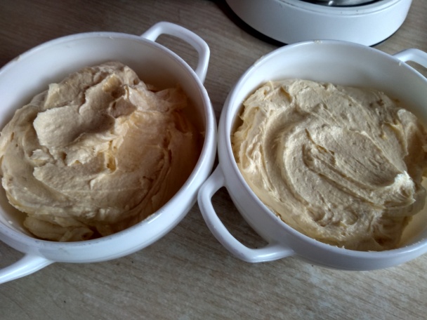 Orechovo-kakaové rezy so žĺtkovým krémom s griotkou (fotorecept) - obrázok 10