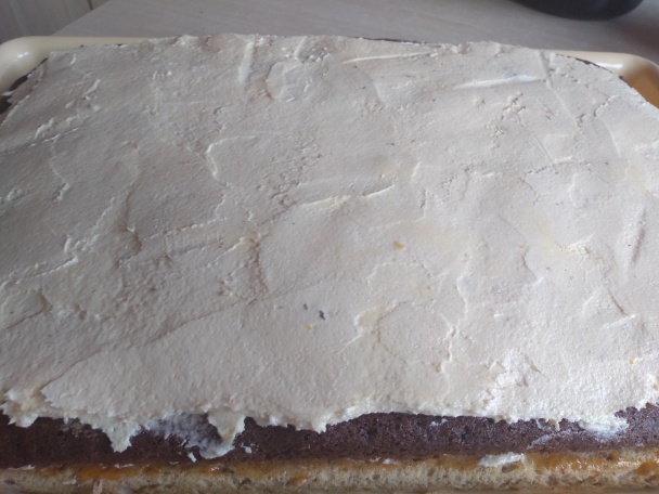 Orechovo-kakaové rezy so žĺtkovým krémom s griotkou (fotorecept) - obrázok 14