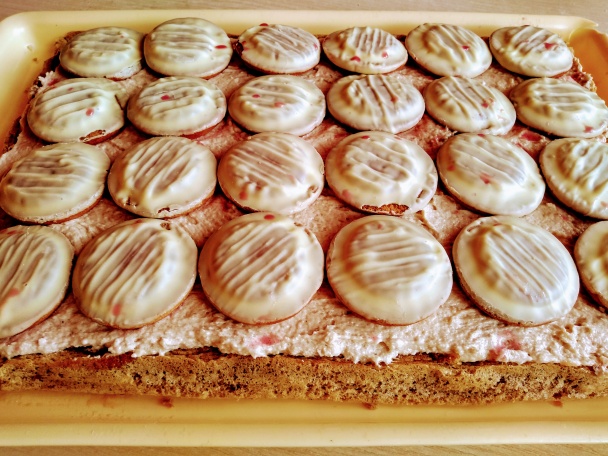 Škoricové rezy so želé piškótami v bielej čokoláde (fotorecept) - obrázok 9