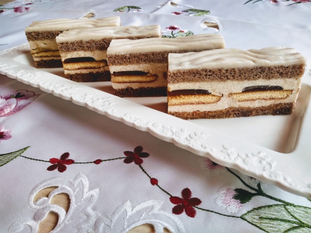 Škoricové rezy so želé piškótami v bielej čokoláde (fotorecept) - obrázok 13