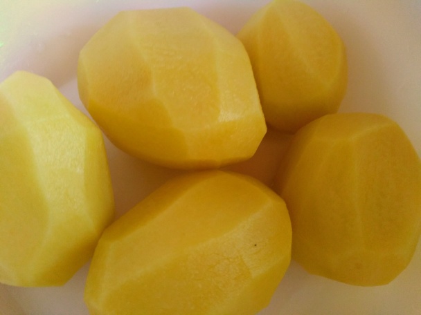 Zemiakovo-kapustová placka plnená údenou klobásou (fotorecept) - obrázok 1