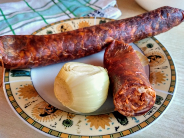 Zemiakovo-kapustová placka plnená údenou klobásou (fotorecept) - obrázok 10