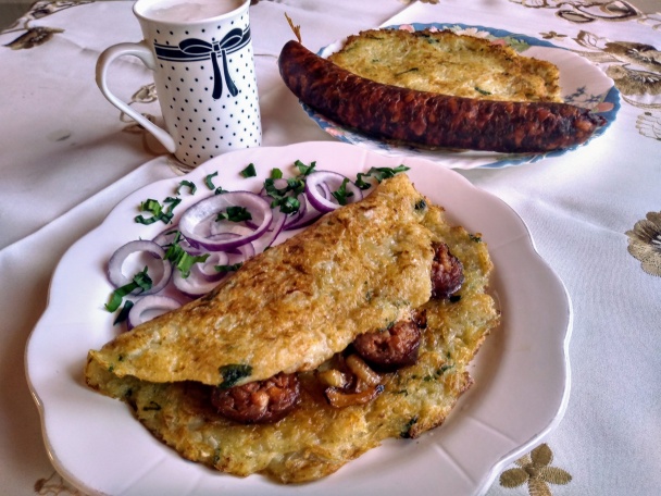 Zemiakovo-kapustová placka plnená údenou klobásou (fotorecept) - obrázok 17