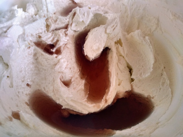 Piškótové rezy s venčekmi v makovom kréme (fotorecept) - obrázok 5