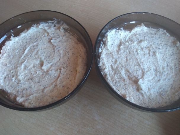 Piškótové rezy s venčekmi v makovom kréme (fotorecept) - obrázok 7