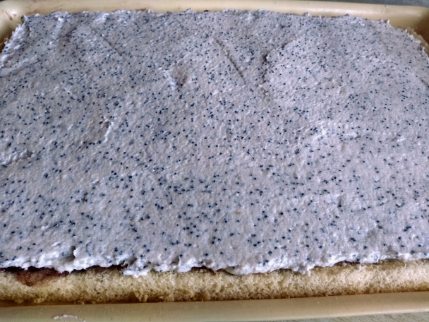 Piškótové rezy s venčekmi v makovom kréme (fotorecept) - obrázok 9