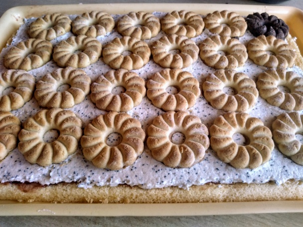 Piškótové rezy s venčekmi v makovom kréme (fotorecept) - obrázok 10