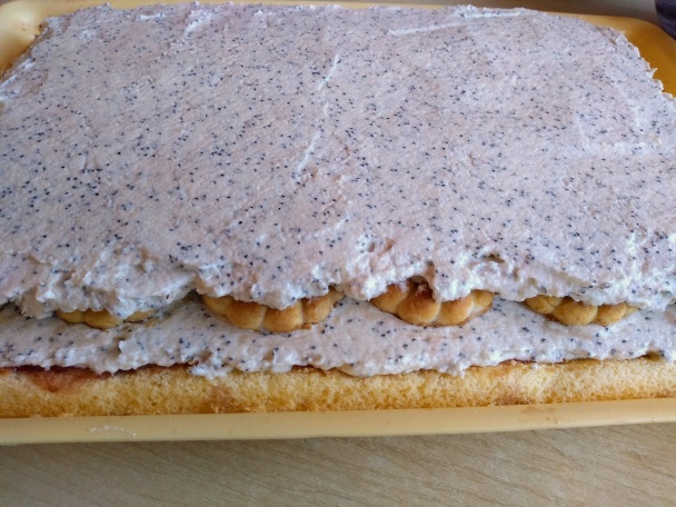 Piškótové rezy s venčekmi v makovom kréme (fotorecept) - obrázok 12