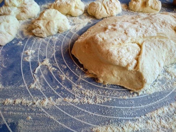 Chrumkavé domáce rožky s rascou (fotorecept) - obrázok 5