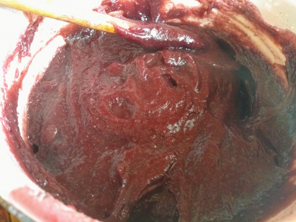 Piškótová roláda s vínovým krémom a sedmokráskami (fotorecept)  - obrázok 5