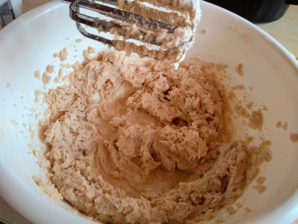 Piškótová roláda s vínovým krémom a sedmokráskami (fotorecept)  - obrázok 6