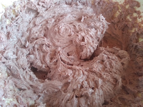 Piškótová roláda s vínovým krémom a sedmokráskami (fotorecept)  - obrázok 8