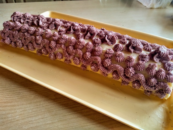 Piškótová roláda s vínovým krémom a sedmokráskami (fotorecept)  - obrázok 11