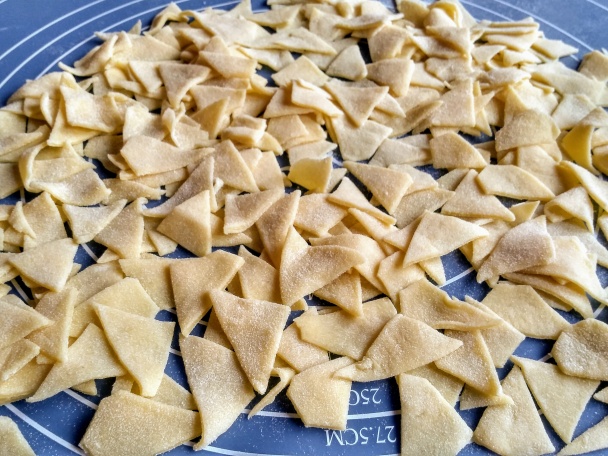 Domáce kapustové cestoviny s oškvarkovými drobencami (fotorecept) - obrázok 6