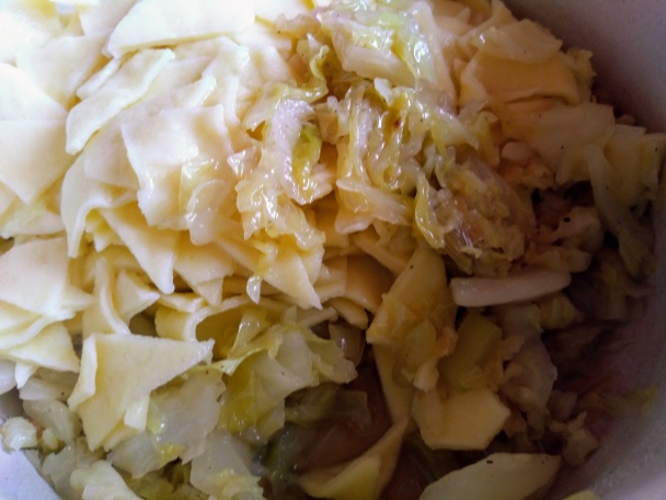 Domáce kapustové cestoviny s oškvarkovými drobencami (fotorecept) - obrázok 8