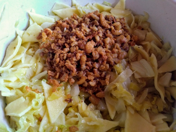 Domáce kapustové cestoviny s oškvarkovými drobencami (fotorecept) - obrázok 10