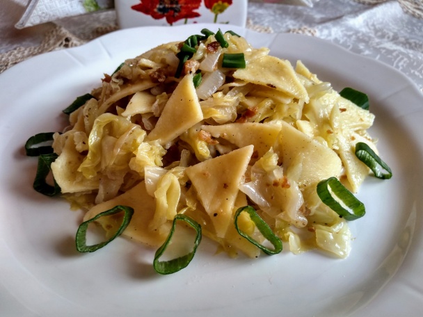 Domáce kapustové cestoviny s oškvarkovými drobencami (fotorecept) - obrázok 11