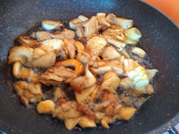 Hlivová smotanová polievka s chipsami (fotorecept) - obrázok 10