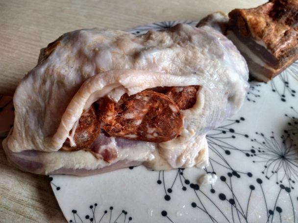 Pod kožou plnené pečené kuracie stehno s ríbezľovým prelivom (fotorecept) - obrázok 4