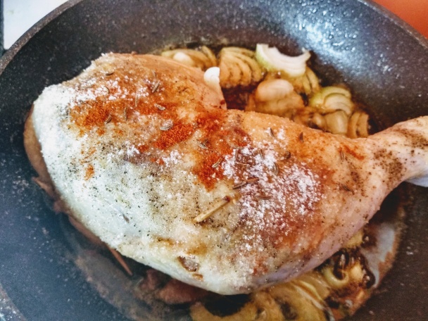 Pod kožou plnené pečené kuracie stehno s ríbezľovým prelivom (fotorecept) - obrázok 9