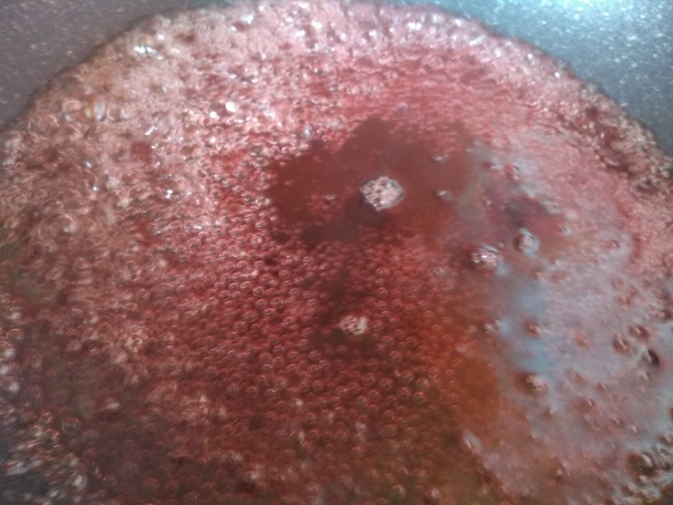 Pod kožou plnené pečené kuracie stehno s ríbezľovým prelivom (fotorecept) - obrázok 13