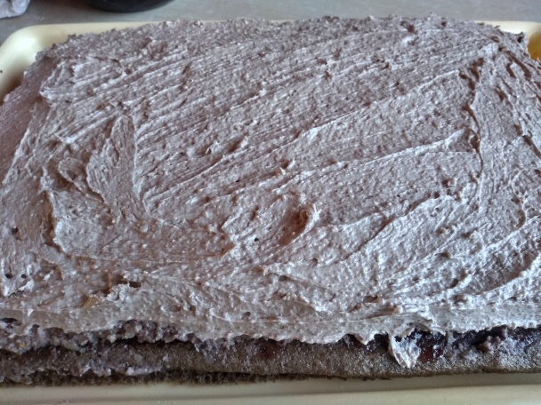 Kakaové rezy s čučoriedkovým likérom a lekvárom (fotorecept) - obrázok 7