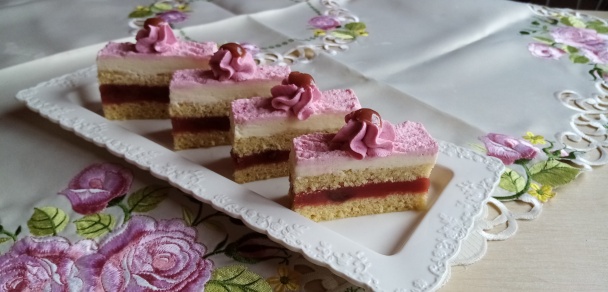 Čerešňové šľahačkové rezy (fotorecept) - obrázok 6