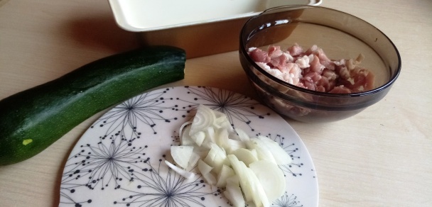 Zapekaná cuketa s mäsom a mrkvou (fotorecept) - obrázok 1