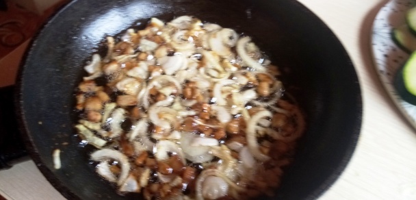 Zapekaná cuketa s mäsom a mrkvou (fotorecept) - obrázok 2